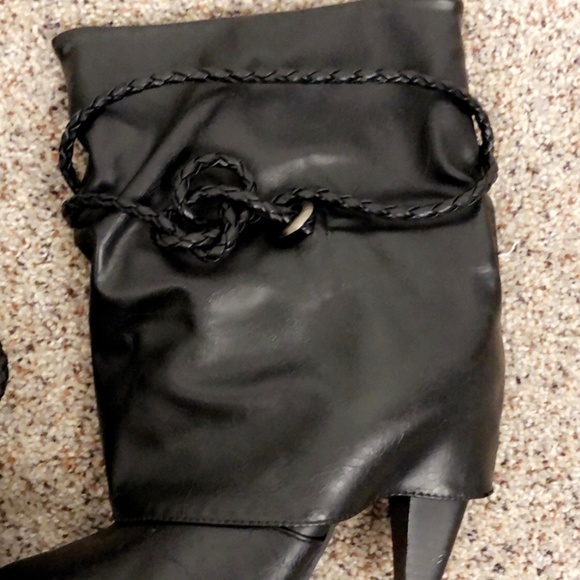 Vanity Heal Booties - Picture 2 of 3